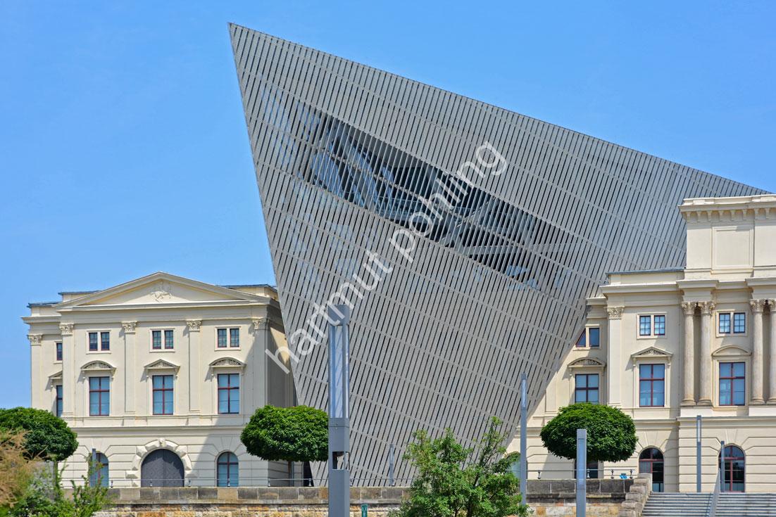 LIBESKIND-DANIEL-MILITARY-HISTORY-MUSEUM02