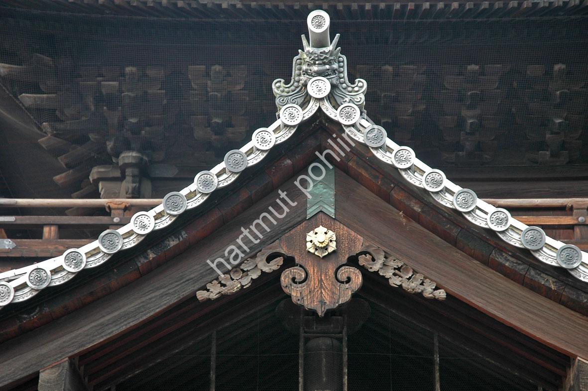 JAPANESE-TEMPLE-NANZEN-JI-SAN-MON02