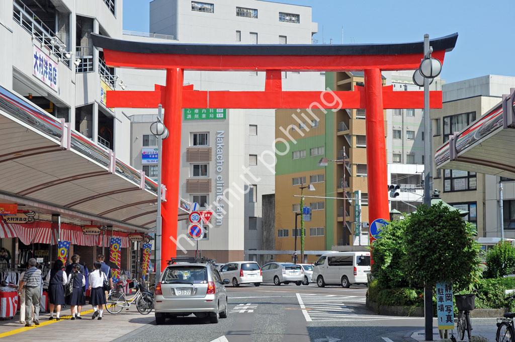 JAPAN-STADT-SHIZUOKA-SHRINE-GATE