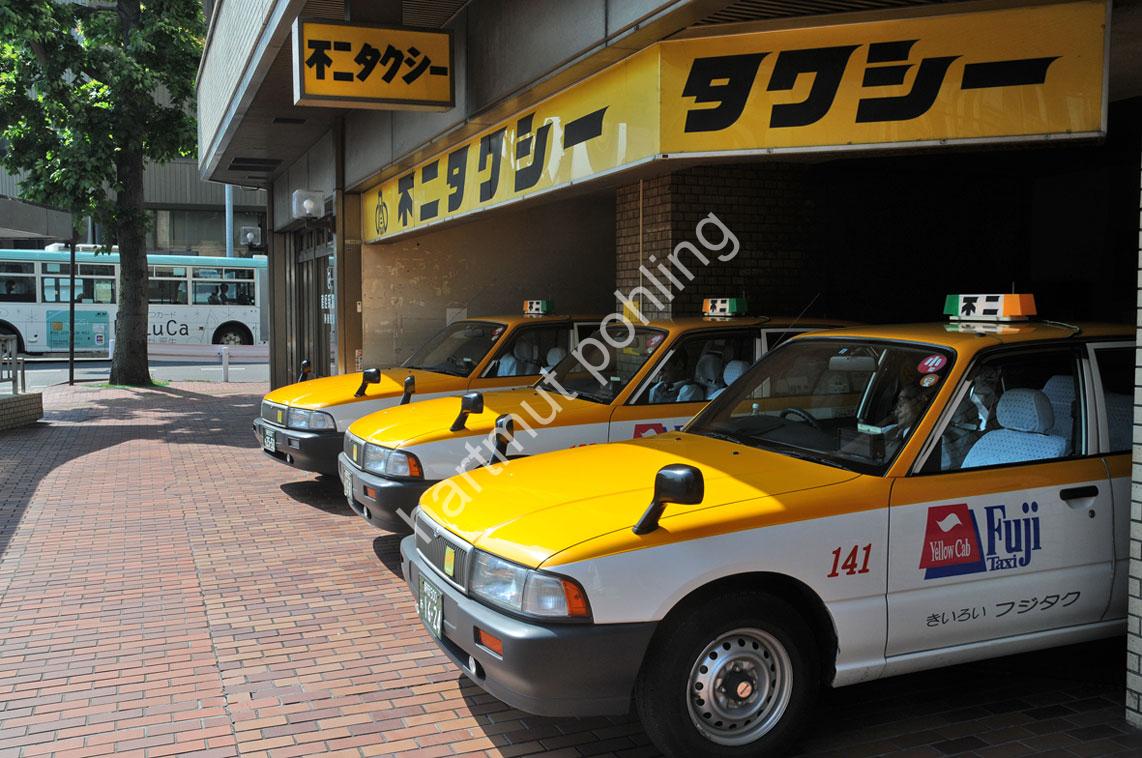 JAPAN-STADT-SHIZUOKA-YELLOW-CABS