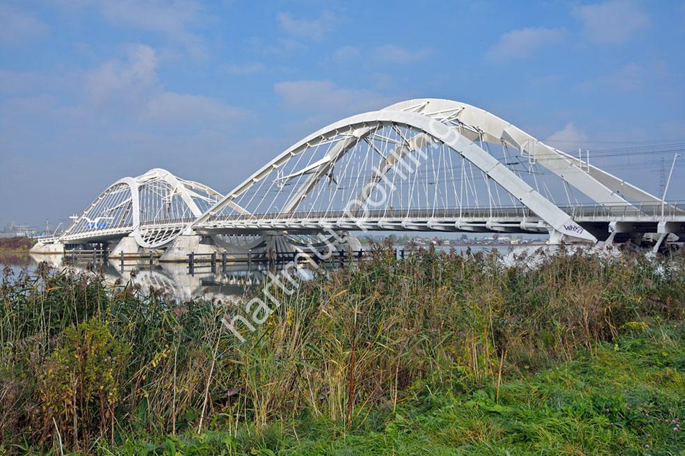 GRIMSHAW-NICHOLAS-ENNEÜS-HEERMA-BRIDGE02