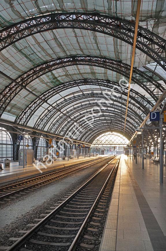FOSTER-NORMAN-DRESDEN-STATION-ROOF02