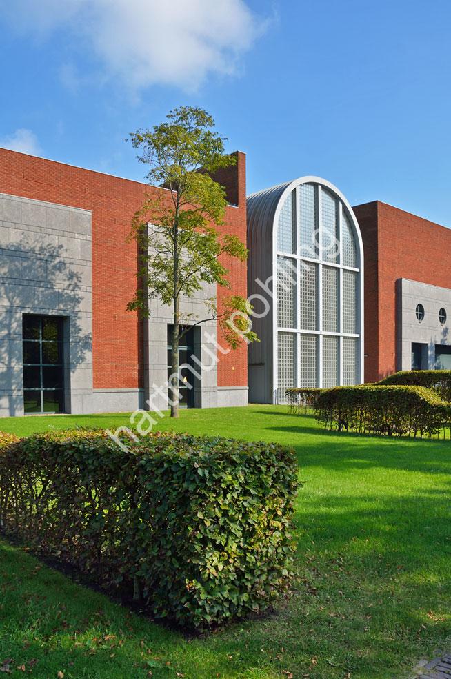 GRAVES-MICHAEL-LOUWMAN-MUSEUM07