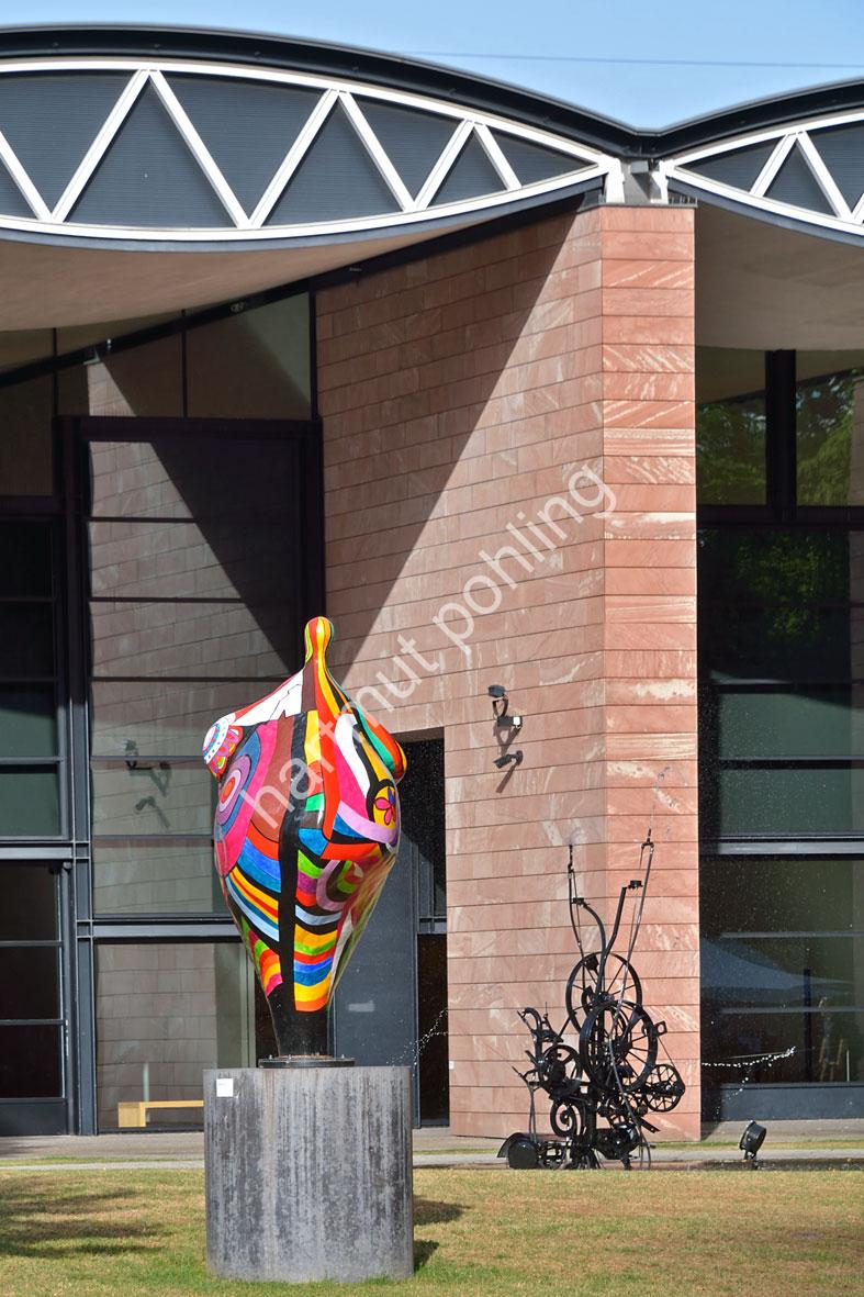 DE-SAINT-PHALLE-NIKI-GWENDOLYN02