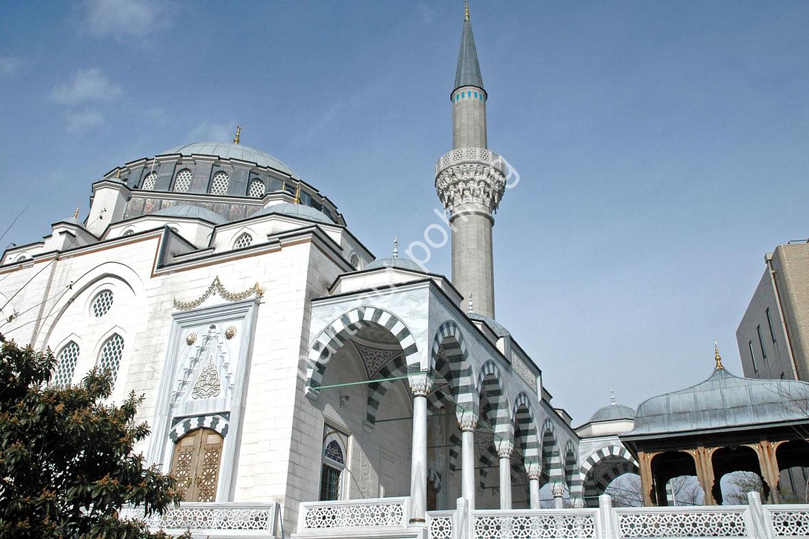 JAPANESE-MOSQUE-TOKYO-CAMII02
