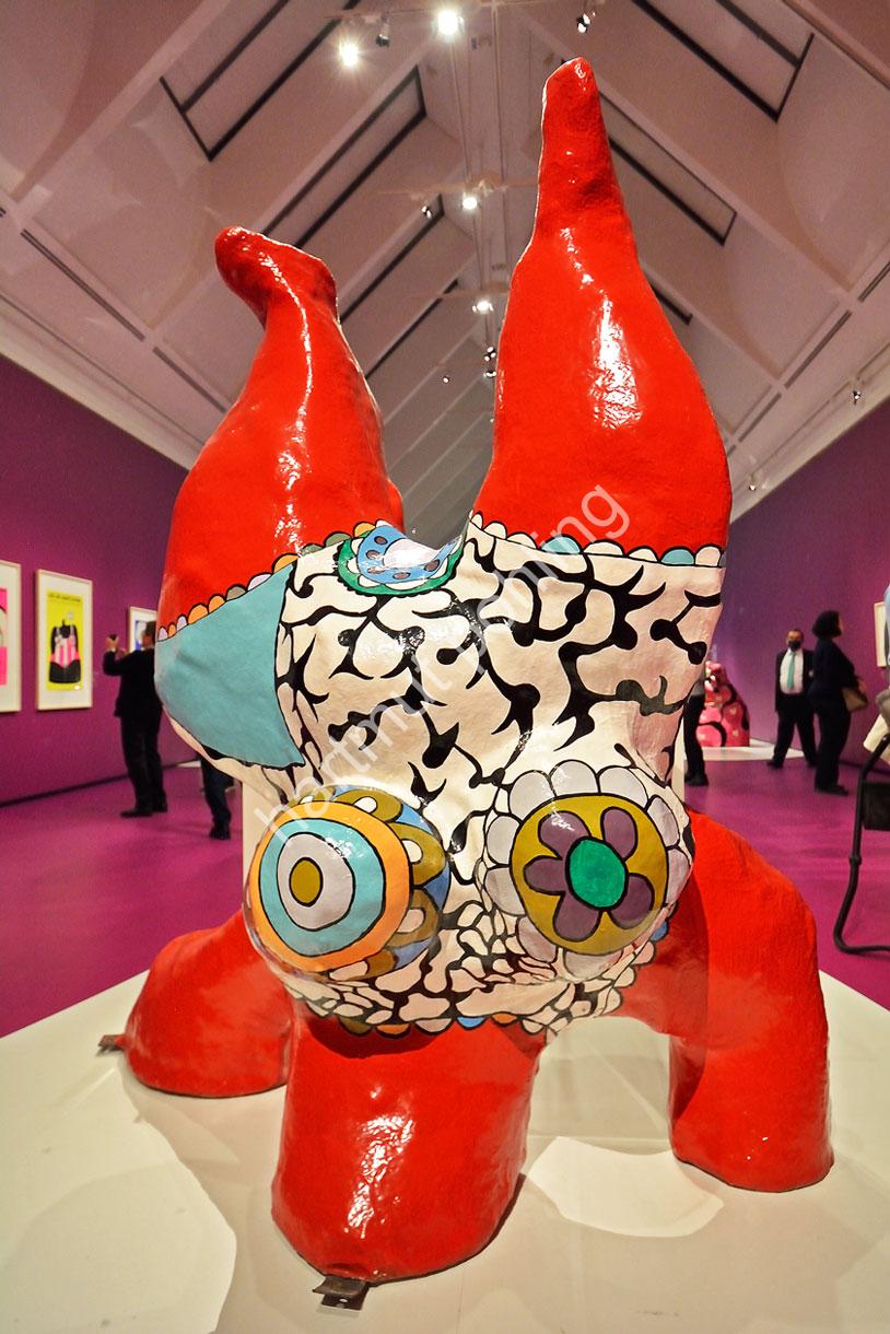 DE-SAINT-PHALLE-NIKI-RED-NANA-LEGS-IN-THE-AIR02