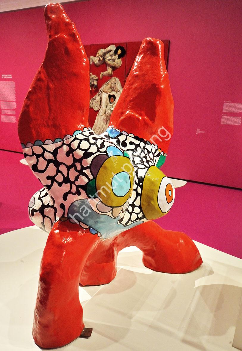 DE-SAINT-PHALLE-NIKI-RED-NANA-LEGS-IN-THE-AIR03