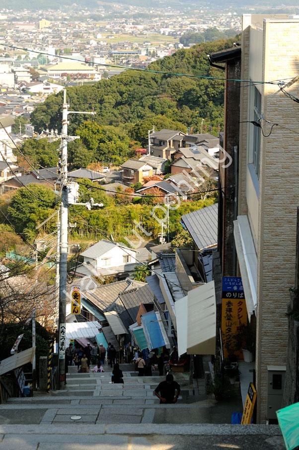 JAPANESE-SHRINE-KOTOHIRA-GU-STAIRS02