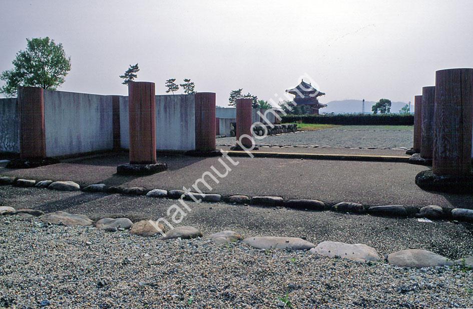 JAPAN-PALACE-NARA-HEIJOKYU-SUZUKA-GATE02