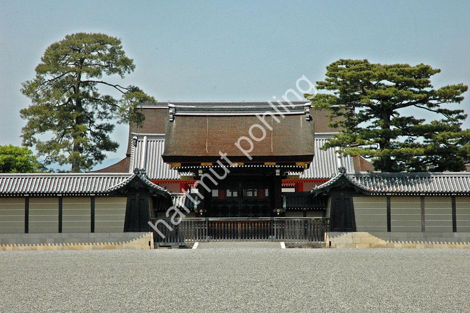 JAPANESE-PALACE-KYOTO-GOSHO-GATE-KENREI-MON