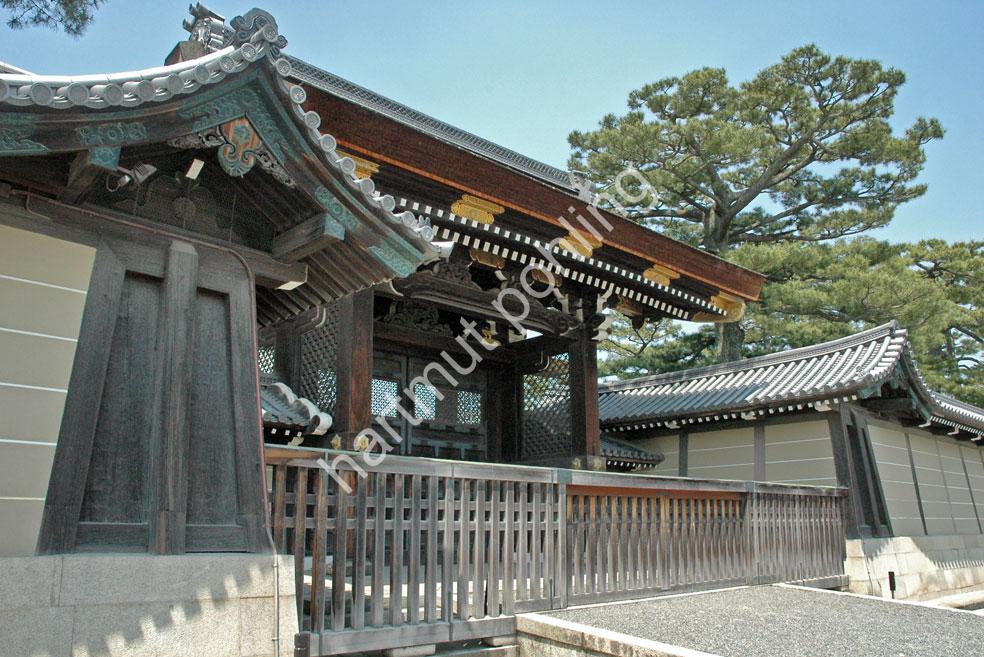 JAPANESE-PALACE-KYOTO-GOSHO-GATE-KENREI-MON03