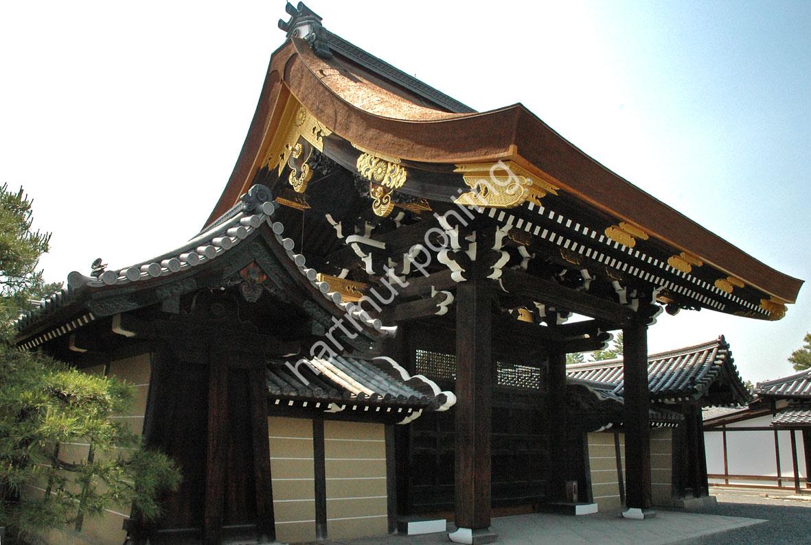 JAPANESE-PALACE-KYOTO-GOSHO-GATE-KENREI-MON04