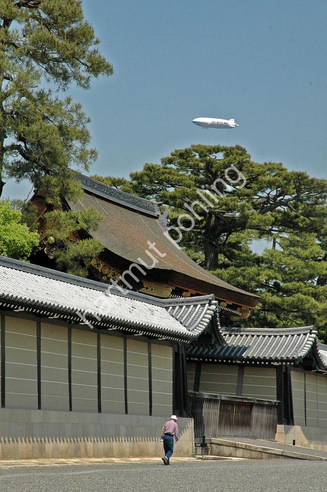 JAPANESE-PALACE-KYOTO-GOSHO-GATE-KENREI-MON05