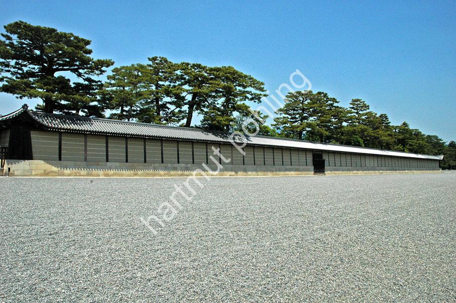 JAPANESE-PALACE-KYOTO-GOSHO-WALL