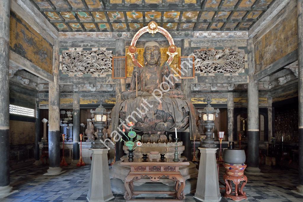 JAPANESE-TEMPLE-KENCHO-JI-BUTSUDEN-JIZO-STATUE