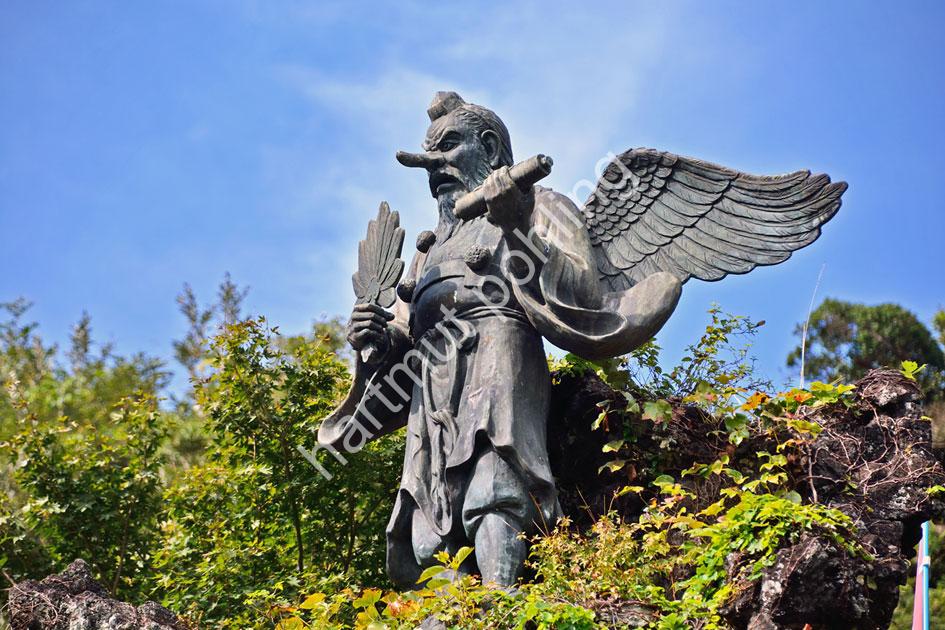 JAPANESE-TEMPLE-KENCHO-JI-HANSOBO-SHRINE-TENGU02