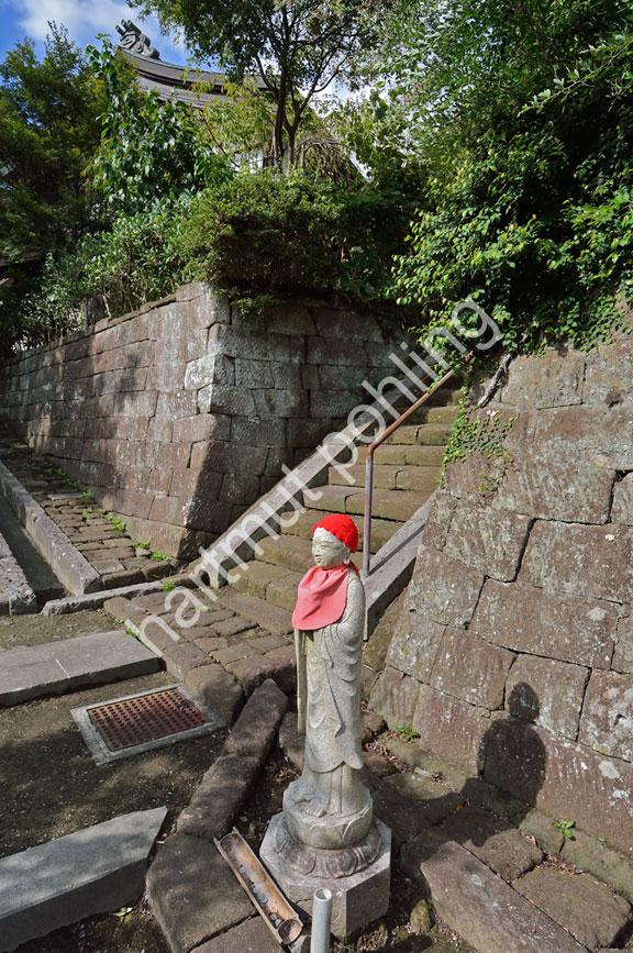 JAPANESE-TEMPLE-KENCHO-JI-JIZO-STATUE
