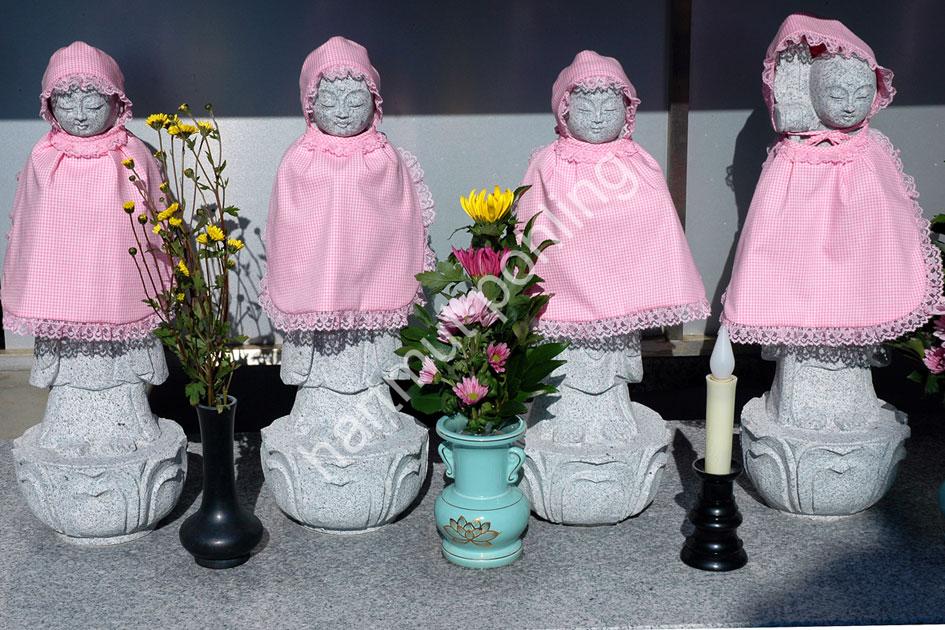 JAPAN-STADT-KUWANA-JIZO-SCULPTURES02