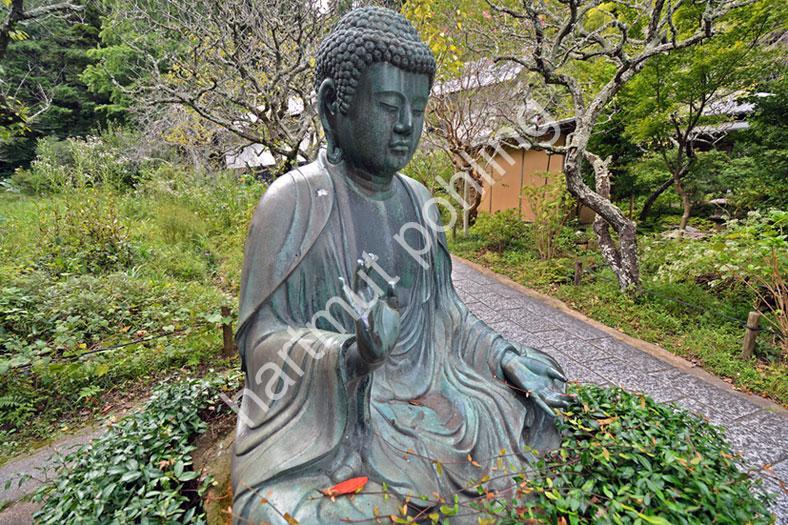 JAPANESE-TEMPLE-TOKEI-JI-SHAKANYORAI-STATUE