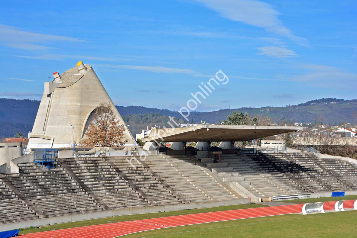 LE-CORBUSIER-EGLISE-SAINT-PIERRE-AND-STADE-FIRMINY-VERT