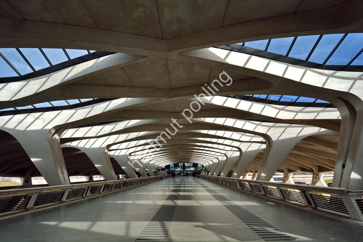 CALATRAVA-SANTIAGO-SAINT-EXUPERY-TGV-STATION05
