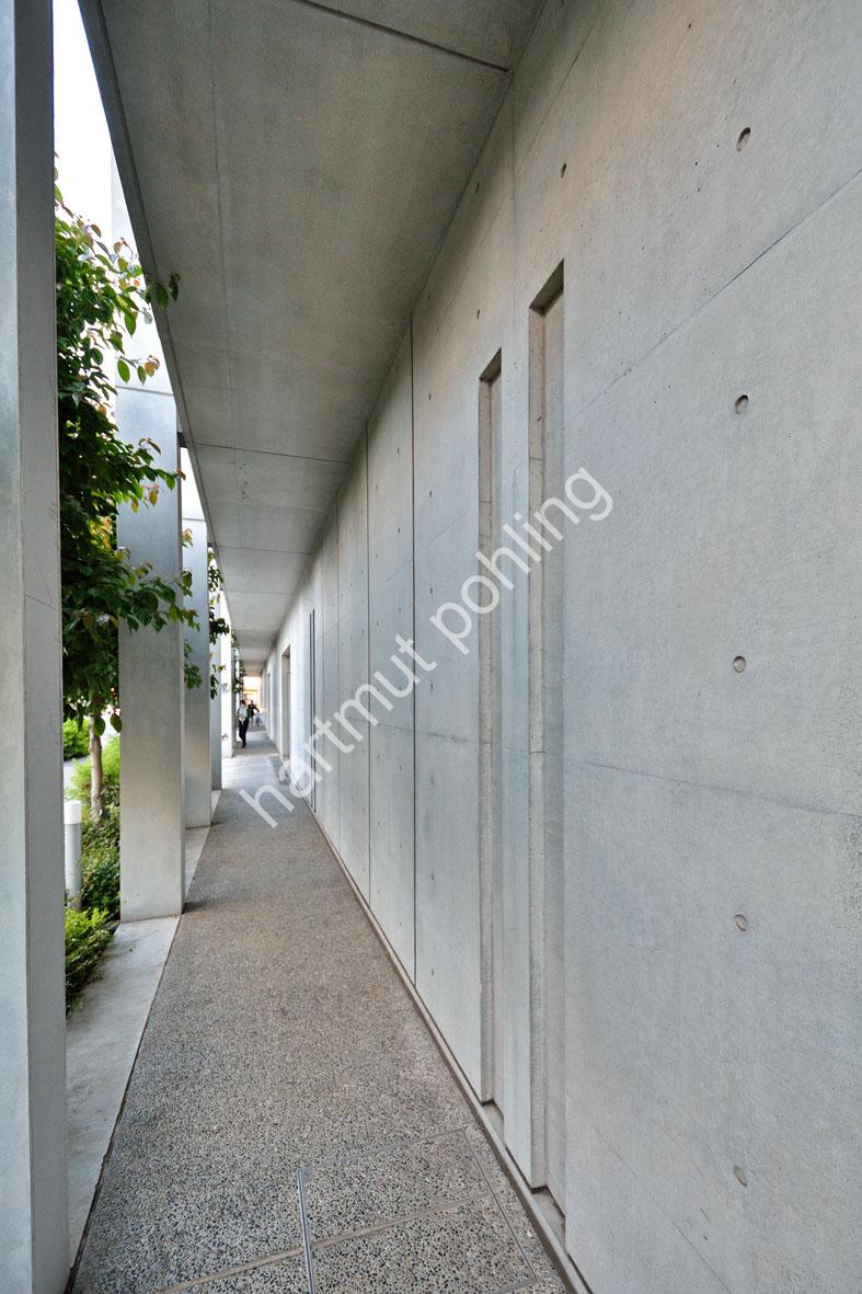 ANDO-TADAO-SENGAWA-STATION-COURT02