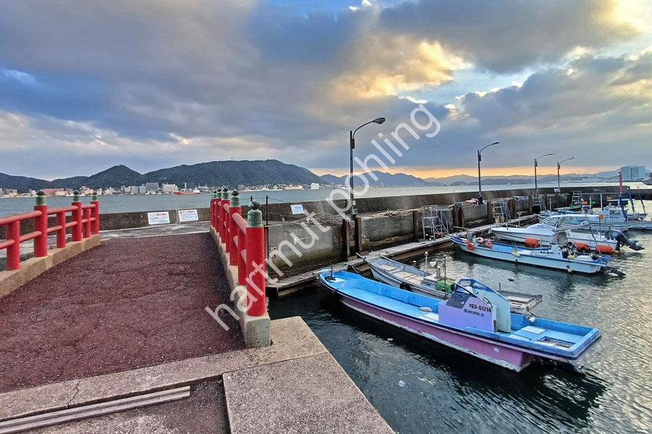 JAPAN-STADT-SHIMONOSEKI-BOAT-LANDING-STAGE