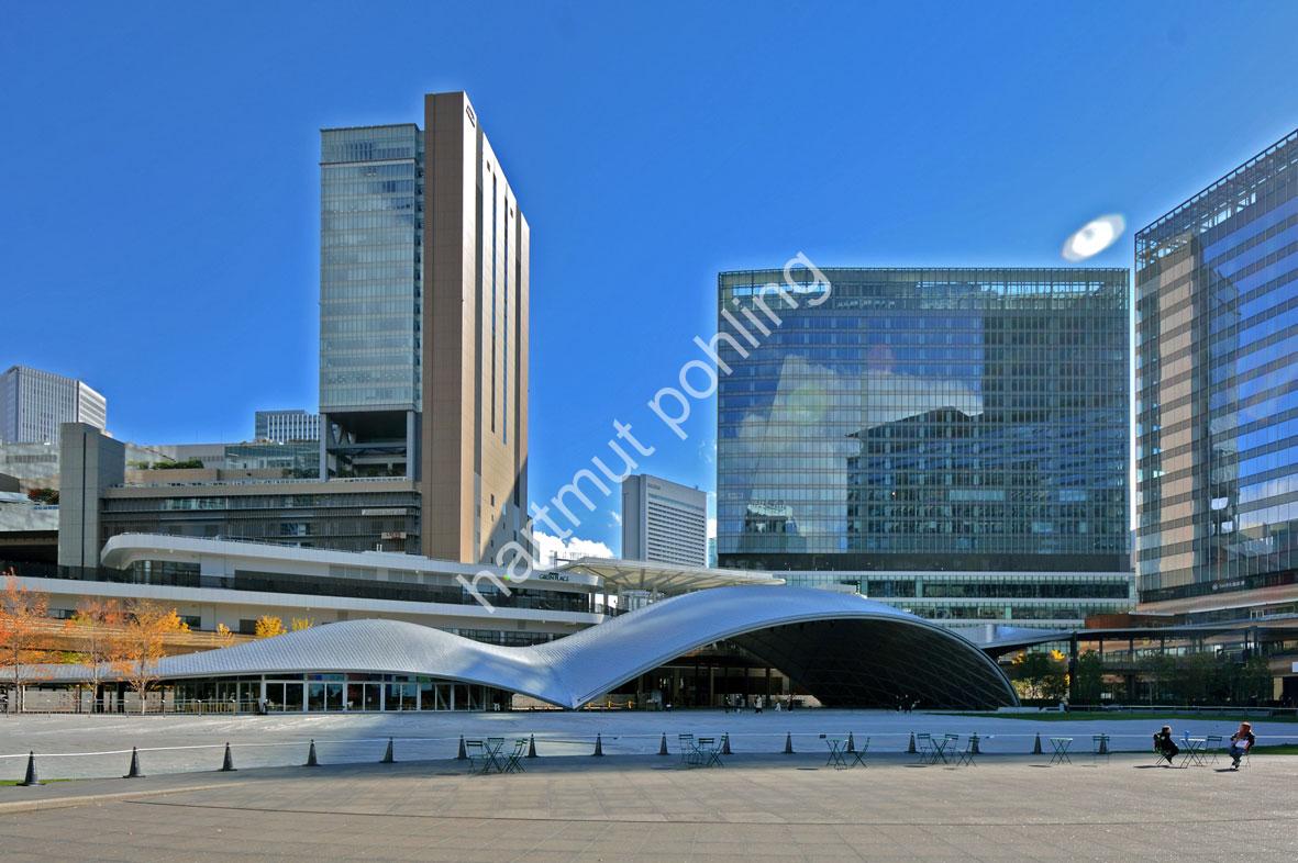 SANAA-ROHTO-HEART-SQUARE-UMEKITA06