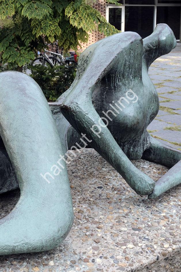 MOORE-HENRY-LIEGENDE-BERLIN03