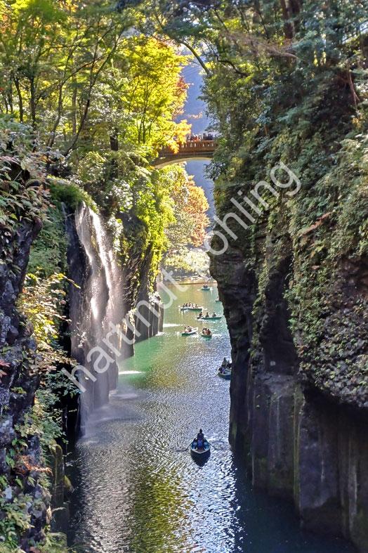 JAPAN-LANDSCAPE-TAKACHIHO-MANAI-WATERFALL04