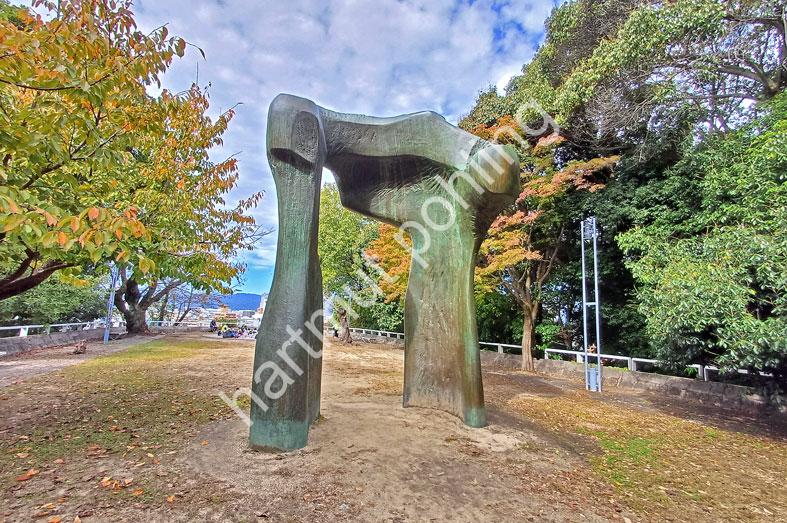 MOORE-HENRY-THE-ARCH-HIROSHIMA04