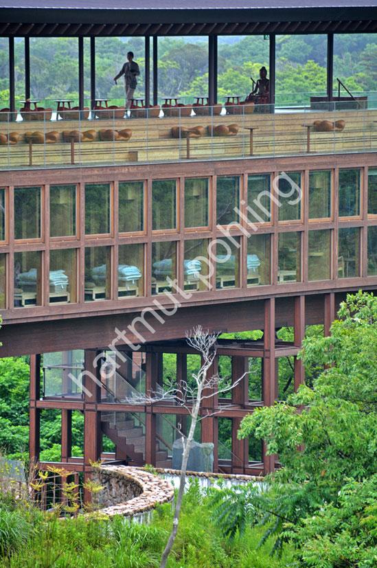 BAN-SHIGERU-ZENBO-SEINEI05 Meditation centre with an extraordinary wooden architecture amidst unspoilt nature