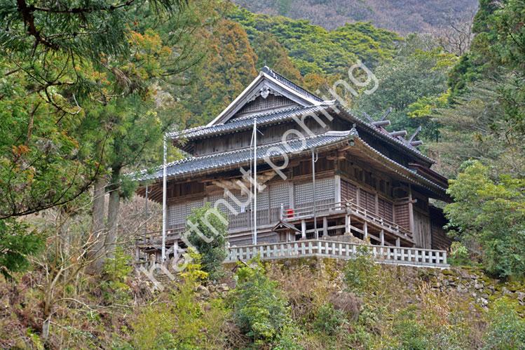JAPAN-LANDSCAPE-IWAMI-GINZAN-SAHIMEYAMA-SHRINE Buddhistischer Tempel für die Bergarbeiter der Silbermine Iwami Ginzan