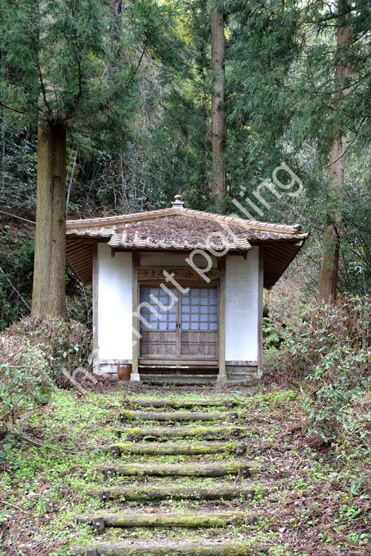 JAPAN-LANDSCAPE-IWAMI-GINZAN-TEMPLE-HALL