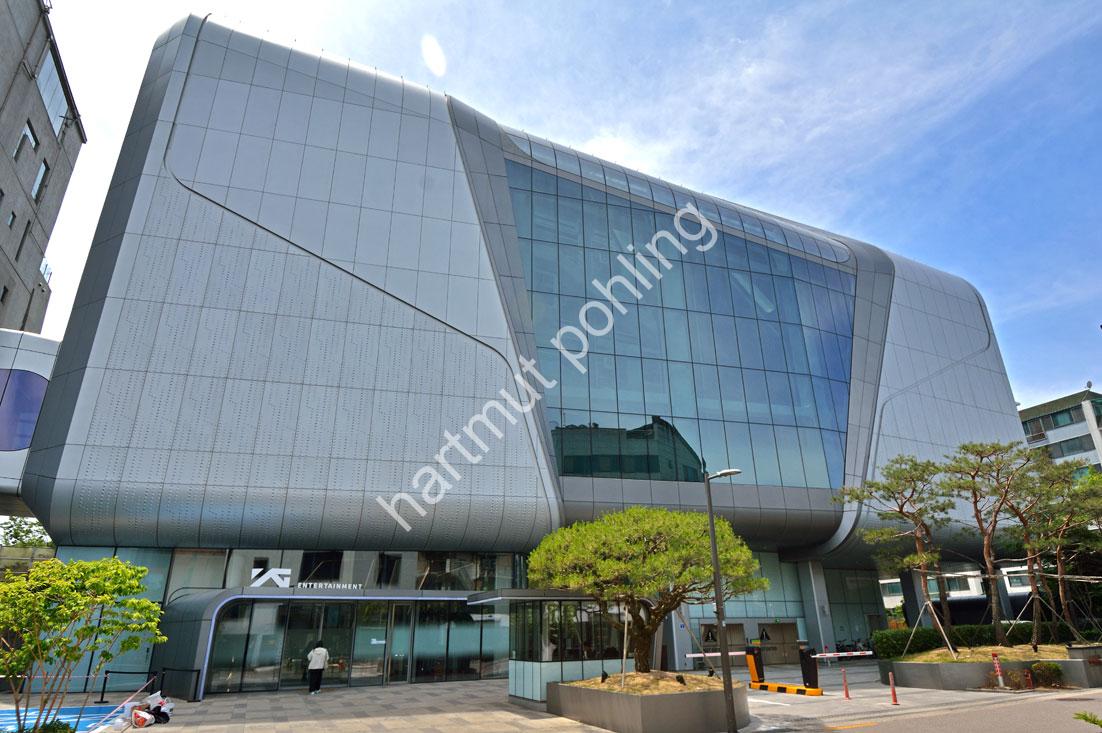 VAN-BERKEL-BEN-YG-ENTERTAINMENT-SEOUL