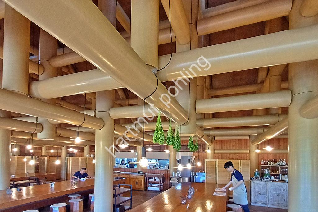 BAN-SHIGERU-HARU-SAN-SAN02 Restaurant with pillars made from recycled paper