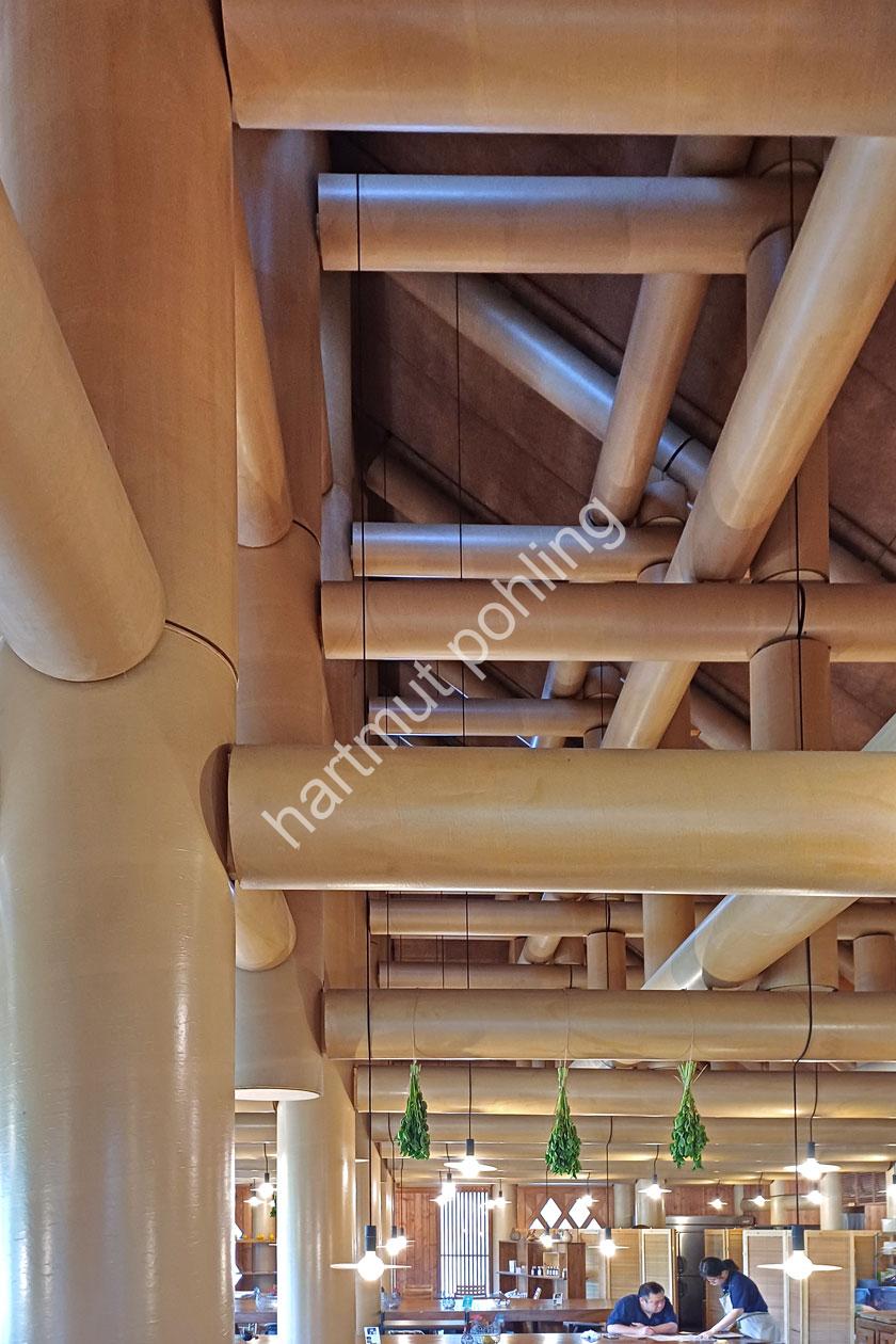 BAN-SHIGERU-HARU-SAN-SAN10 Restaurant with pillars made from recycled paper