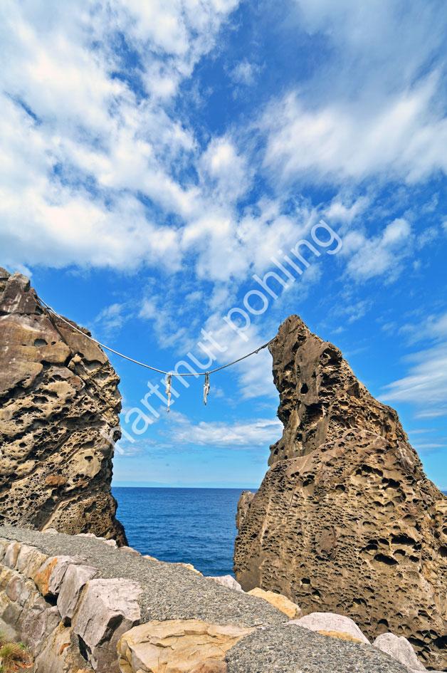 JAPAN-LANDSCAPE-CAPE-MUROTO-MEOTO-IWA04