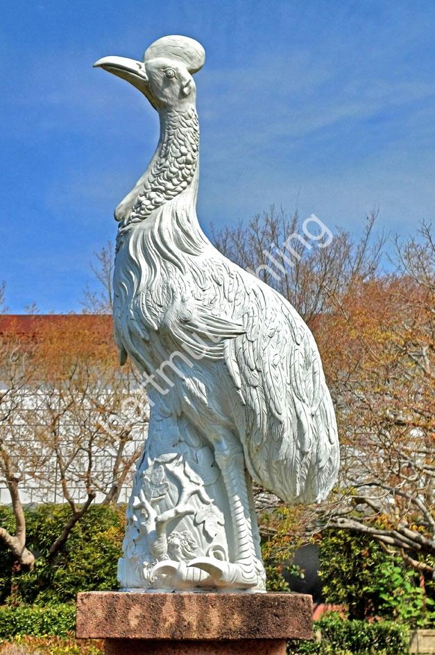 JAPAN-STADT-ARITA-KYUSHU-CERAMIC-MUSEUM-CROWNED-CASSOWARY