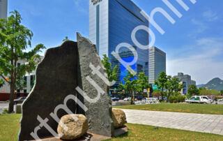 Public art from Lee Ufan in Seoul
