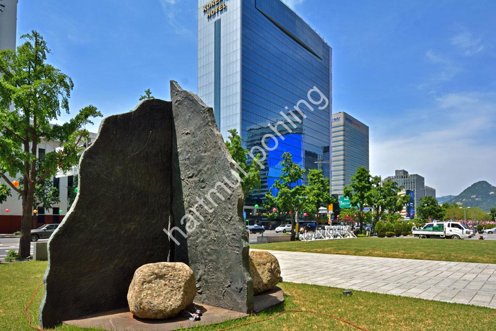 Public art from Lee Ufan in Seoul