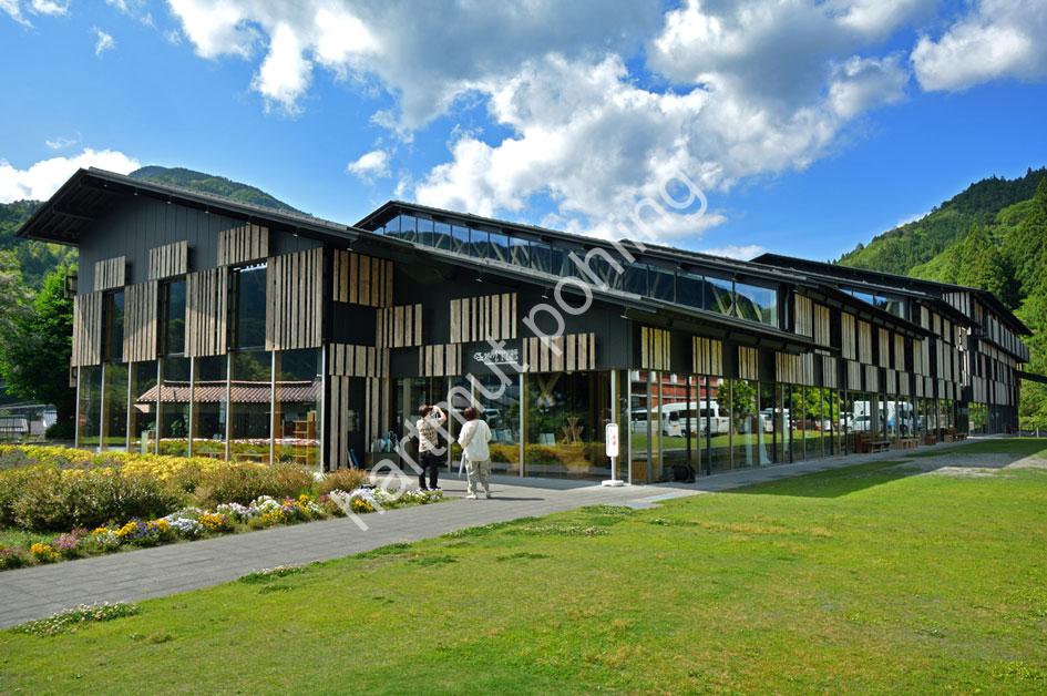 KUMA-KENGO-YUSUHARA-TOWN-LIBRARY